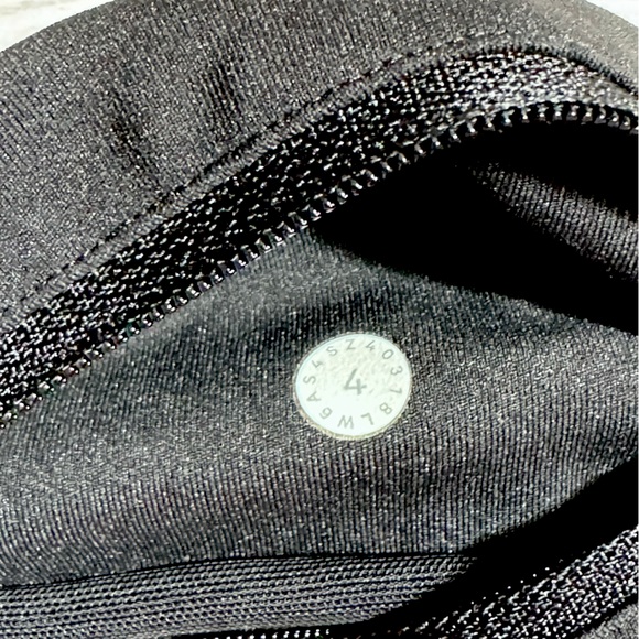 Lululemon Speed Up Crop 21” - Size 4 - Black - Picture 6 of 14